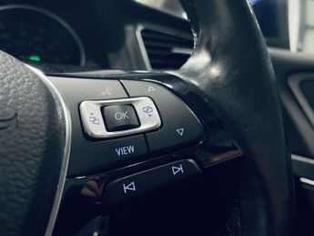 VOLKSWAGEN E-GOLF 35.8kWh e-Golf Hatchback 5dr Electric Auto (136 ps)