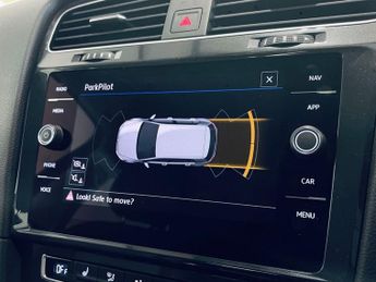 VOLKSWAGEN E-GOLF 35.8kWh e-Golf Hatchback 5dr Electric Auto (136 ps)