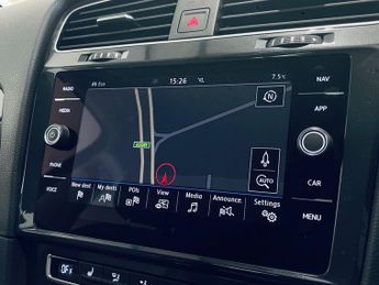 VOLKSWAGEN E-GOLF 35.8kWh e-Golf Hatchback 5dr Electric Auto (136 ps)