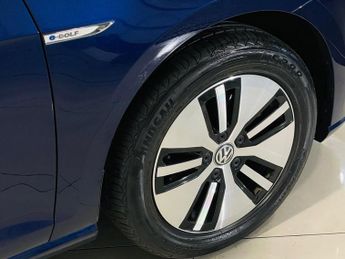 VOLKSWAGEN E-GOLF 35.8kWh e-Golf Hatchback 5dr Electric Auto (136 ps)