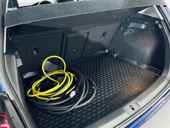 VOLKSWAGEN E-GOLF 35.8kWh e-Golf Hatchback 5dr Electric Auto (136 ps)