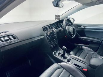 VOLKSWAGEN E-GOLF 35.8kWh e-Golf Hatchback 5dr Electric Auto (136 ps)