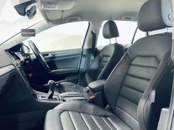 VOLKSWAGEN E-GOLF 35.8kWh e-Golf Hatchback 5dr Electric Auto (136 ps)