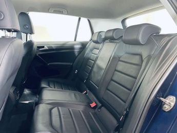 VOLKSWAGEN E-GOLF 35.8kWh e-Golf Hatchback 5dr Electric Auto (136 ps)