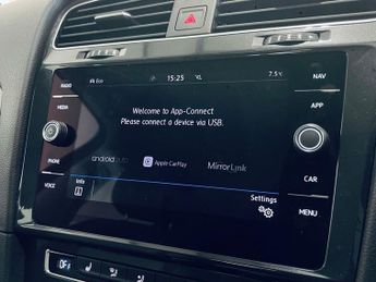 VOLKSWAGEN E-GOLF 35.8kWh e-Golf Hatchback 5dr Electric Auto (136 ps)