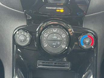 FORD FIESTA 1.6 Zetec Hatchback 5dr Petrol Powershift Euro 6 (105 ps)