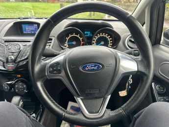 FORD FIESTA 1.6 Zetec Hatchback 5dr Petrol Powershift Euro 6 (105 ps)