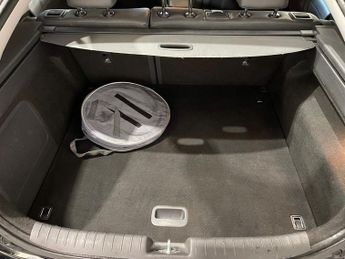 HYUNDAI IONIQ 28kWh Premium SE Hatchback 5dr Electric Auto (120 ps)