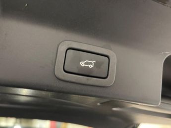 JAGUAR F-PACE 2.0 D180 Prestige SUV 5dr Diesel Auto Euro 6 (s/s) (180 ps)