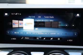 MERCEDES-BENZ A-CLASS A200D 2.0 AMG LINE EXECUTIVE