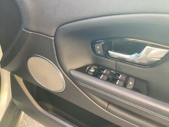 LAND ROVER RANGE ROVER EVOQUE 2.0 TD4 Landmark SUV 5dr Diesel Auto 4WD Euro 6 (s/s) (180 ps)