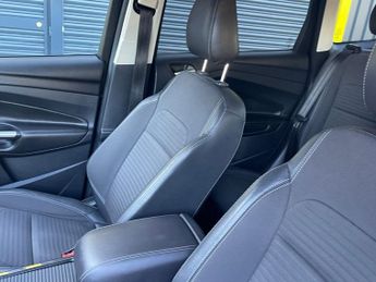 FORD KUGA 1.5 TDCi Titanium SUV 5dr Diesel Powershift Euro 6 (s/s) (120 ps