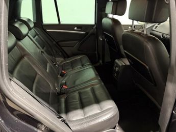 VOLKSWAGEN TIGUAN 2.0 TDI BlueMotion Tech R-Line SUV 5dr Diesel DSG 4WD Euro 5 (s/