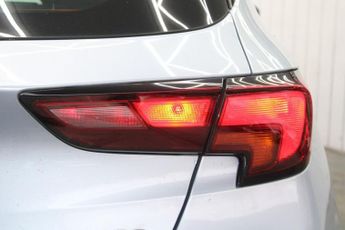 VAUXHALL ASTRA 1.4i Turbo Design Hatchback 5dr Petrol Auto Euro 6 (s/s) (150 ps