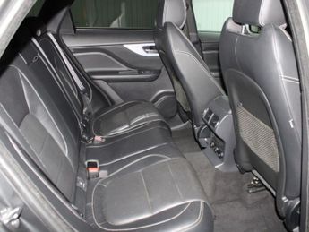 JAGUAR F-PACE 2.0 D180 R-Sport SUV 5dr Diesel Auto AWD Euro 6 (s/s) (180 ps)