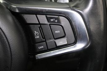 JAGUAR F-PACE 2.0 D180 R-Sport SUV 5dr Diesel Auto AWD Euro 6 (s/s) (180 ps)