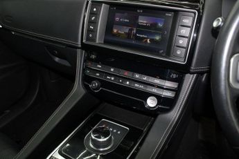 JAGUAR F-PACE 2.0 D180 R-Sport SUV 5dr Diesel Auto AWD Euro 6 (s/s) (180 ps)