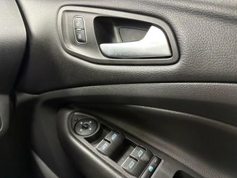 FORD KUGA 2.0 TDCi ST-Line SUV 5dr Diesel Powershift Euro 6 (120 ps)