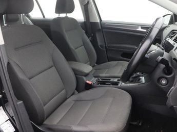 VOLKSWAGEN E-GOLF 35.8kWh e-Golf Hatchback 5dr Electric Auto (136 ps)