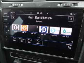 VOLKSWAGEN E-GOLF 35.8kWh e-Golf Hatchback 5dr Electric Auto (136 ps)