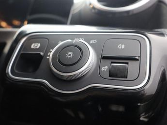 MERCEDES-BENZ A-CLASS 2.0 A250 AMG Line Hatchback 5dr Petrol 7G-DCT Euro 6 (s/s) (224 