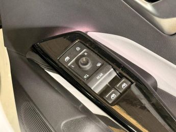 VOLKSWAGEN ID.3 Pro 58kWh Family Hatchback 5dr Electric Auto (145 ps)