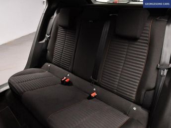 PEUGEOT E-2008 50kWh Active Premium SUV 5dr Electric Auto (136 ps)