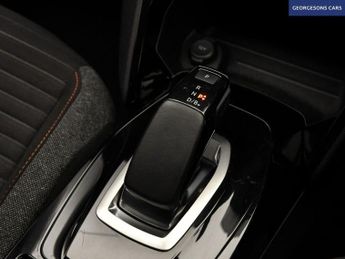 PEUGEOT E-2008 50kWh Active Premium SUV 5dr Electric Auto (136 ps)