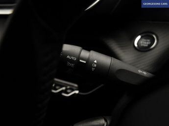 PEUGEOT E-2008 50kWh Active Premium SUV 5dr Electric Auto (136 ps)