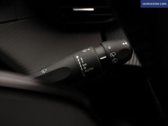 PEUGEOT E-2008 50kWh Active Premium SUV 5dr Electric Auto (136 ps)