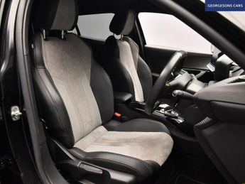 PEUGEOT E-2008 50kWh GT Premium SUV 5dr Electric Auto (136 ps)