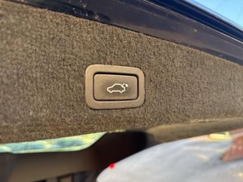 VOLVO XC70 2.4 D5 SE Lux Estate 5dr Diesel Auto AWD Euro 6 (s/s) (220 ps)