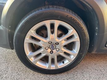 VOLVO XC70 2.4 D5 SE Lux Estate 5dr Diesel Auto AWD Euro 6 (s/s) (220 ps)