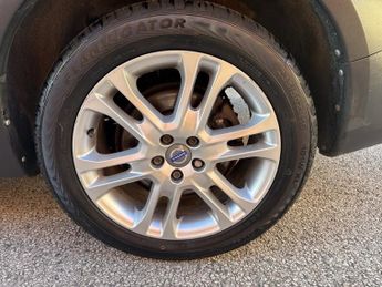 VOLVO XC70 2.4 D5 SE Lux Estate 5dr Diesel Auto AWD Euro 6 (s/s) (220 ps)