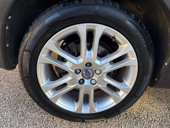 VOLVO XC70 2.4 D5 SE Lux Estate 5dr Diesel Auto AWD Euro 6 (s/s) (220 ps)