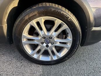 VOLVO XC70 2.4 D5 SE Lux Estate 5dr Diesel Auto AWD Euro 6 (s/s) (220 ps)