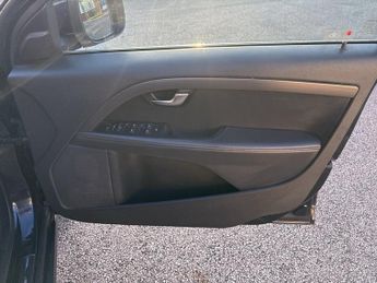 VOLVO XC70 2.4 D5 SE Lux Estate 5dr Diesel Auto AWD Euro 6 (s/s) (220 ps)