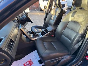 VOLVO XC70 2.4 D5 SE Lux Estate 5dr Diesel Auto AWD Euro 6 (s/s) (220 ps)