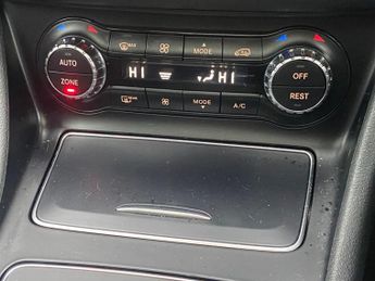 MERCEDES-BENZ 180 1.6 GLA200 AMG Line Edition (Plus) SUV 5dr Petrol 7G-DCT Euro 6 