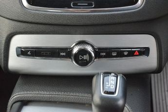 VOLVO XC90 2.0 D5 PowerPulse Momentum Pro SUV 5dr Diesel Auto 4WD Euro 6 (s