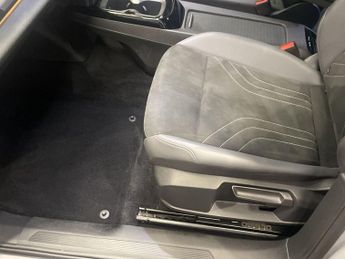 VOLKSWAGEN ID.4 Pure 52kWh Life SUV 5dr Electric Auto (148 ps)