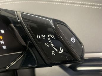 VOLKSWAGEN ID.4 Pure 52kWh Life SUV 5dr Electric Auto (148 ps)