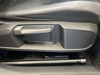 VOLKSWAGEN ID.4 Pure 52kWh Life SUV 5dr Electric Auto (148 ps)