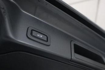 LAND ROVER RANGE ROVER EVOQUE 2.0 D180 R-Dynamic SE SUV 5dr Diesel Auto 4WD Euro 6 (s/s) (180 