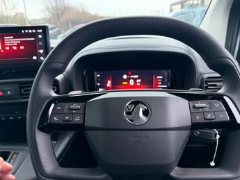 VAUXHALL Combo Life Electric 52kWh Design XL MPV 5dr Electric Auto (7.4kW Charger) (136 ps)