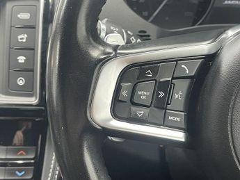 JAGUAR F-PACE 3.0 V6 S SUV 5dr Petrol Auto AWD Euro 6 (s/s) (380 ps)