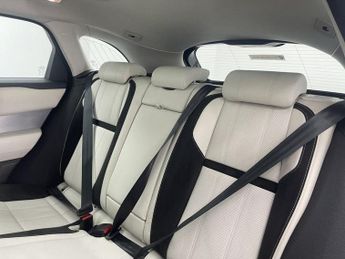 LAND ROVER RANGE ROVER VELAR 3.0 SD6 V6 R-Dynamic SE SUV 5dr Diesel Auto 4WD Euro 6 (s/s) (30