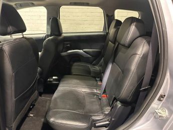 MITSUBISHI OUTLANDER 2.2 DI-D GX4 SUV 5dr Diesel SST 4WD Euro 5 (154 ps)