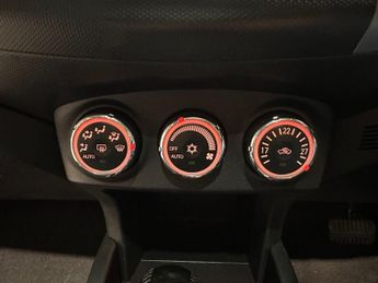 MITSUBISHI OUTLANDER 2.2 DI-D GX4 SUV 5dr Diesel SST 4WD Euro 5 (154 ps)