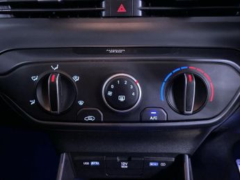 HYUNDAI BAYON 1.0 T-GDi MHEV SE Connect SUV 5dr Petrol Hybrid DCT Euro 6 (s/s)